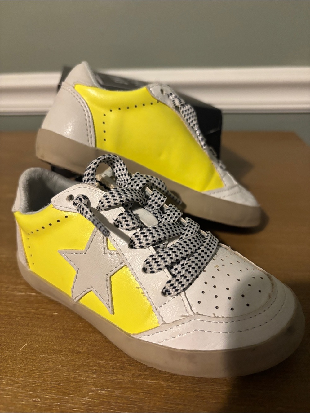 Toddler 8C ShuShop Yellow Star Leather Sneakers